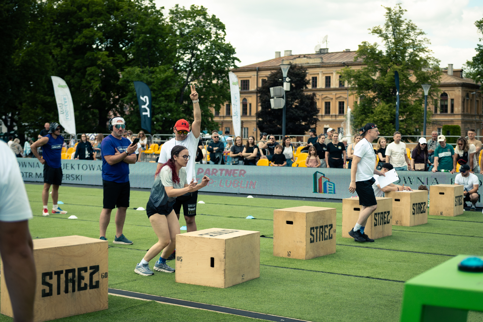 CrossFit Teens Lublin 2026 — ujęcie z konkurencji na kilku stanowiskach